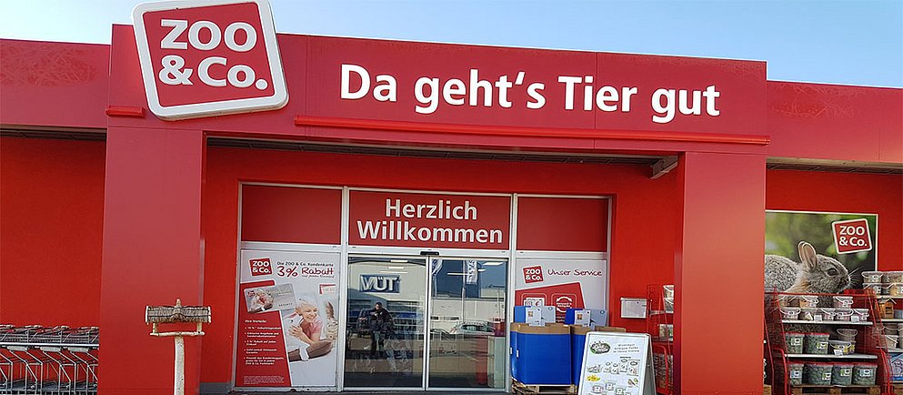 Außenfassade des ZOO & Co. Tierfachmarktes in Sinsheim